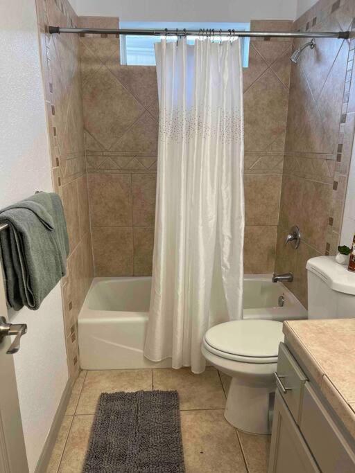 Spacious Getaway! Pool, Spa, Sleeps 9 Lake Havasu City Ngoại thất bức ảnh