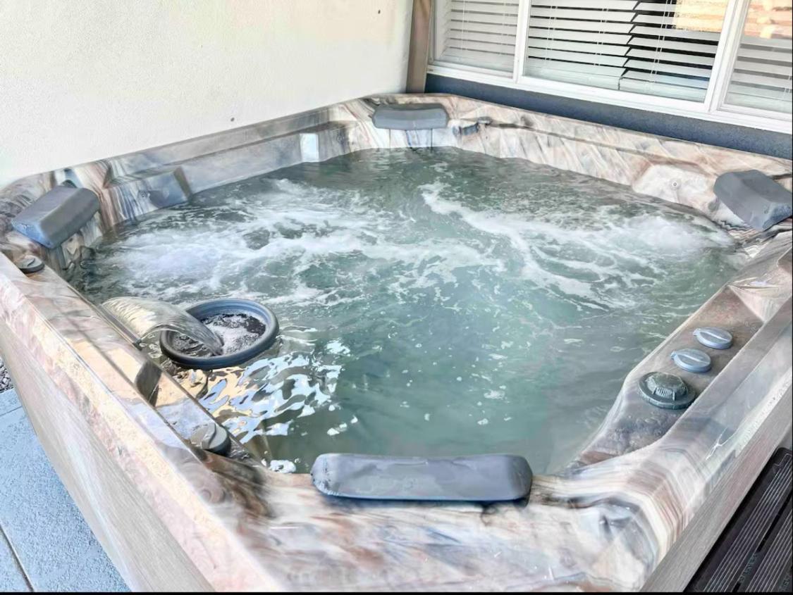 Spacious Getaway! Pool, Spa, Sleeps 9 Lake Havasu City Ngoại thất bức ảnh